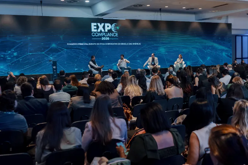 Painel de LED de grande formato em auditório